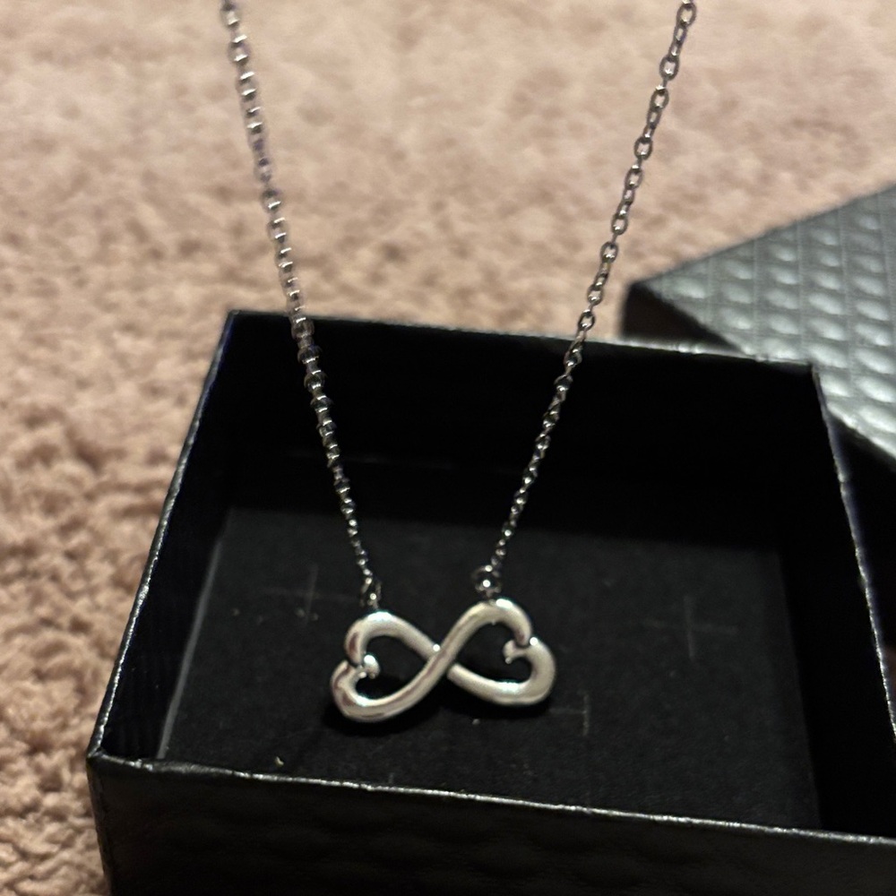🔅5/$20 Infinity Heart Necklace Silver Tone